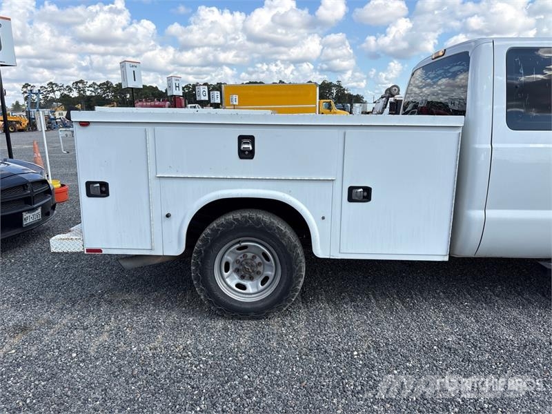 Ford F-250 XL 4x2 Extended Cab Utility Truck Utilitaire benne