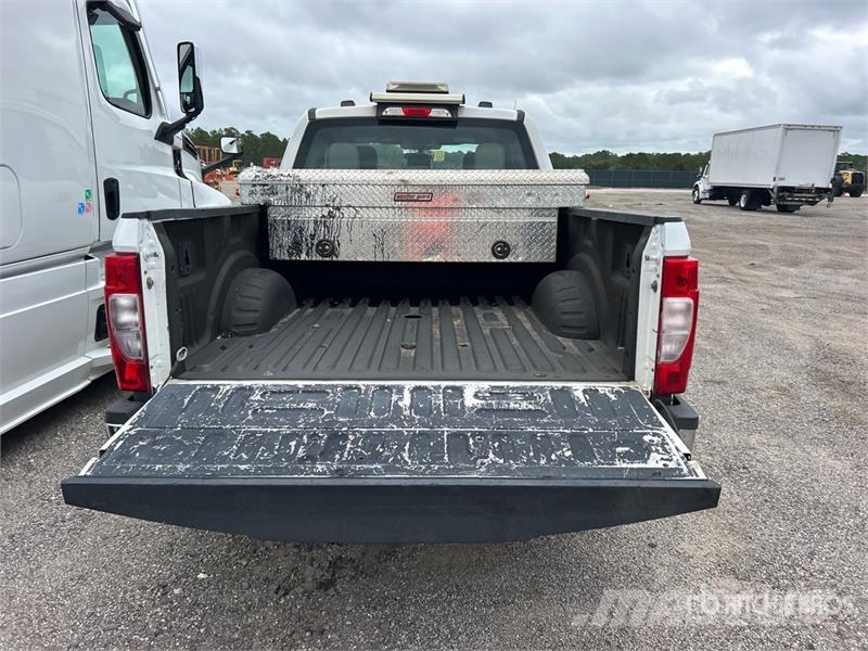 Ford F-250 XL 4x2 Extended Cab Pickup (Inoperable) その他