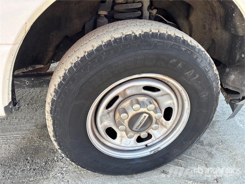 Ford F-250 XL 4x2 Extended Cab Pickup أخرى