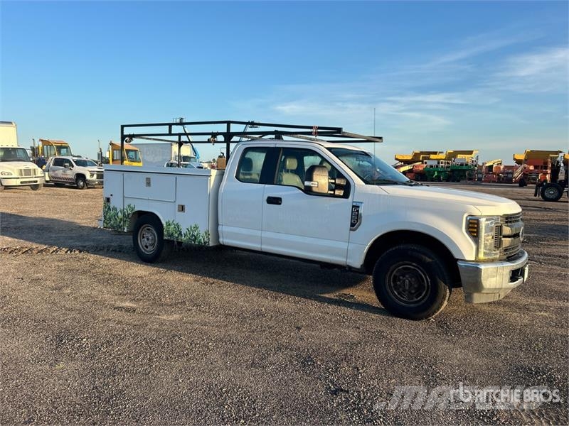 Ford F-250 XL 4x2 Extended Cab Utility Truck Pick up/Fiancata ribaltabile