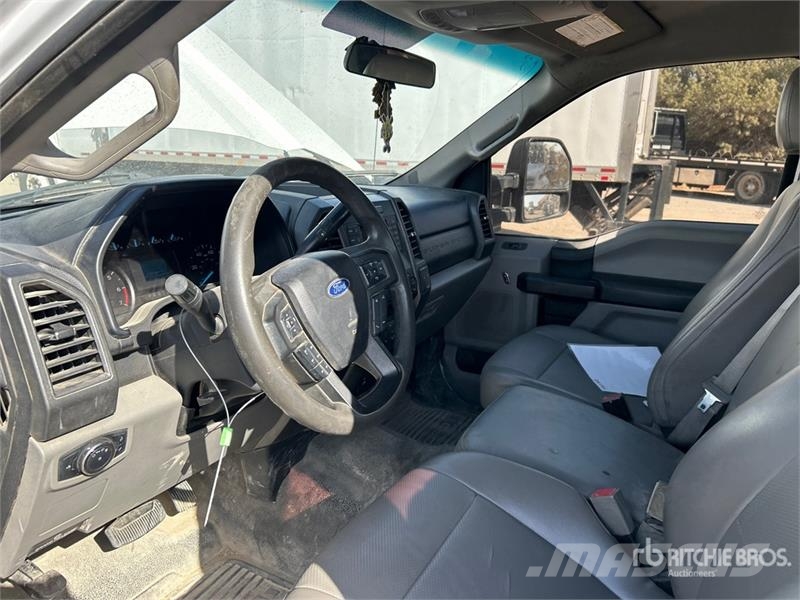 Ford F-250 XL 4x2 Extended Cab Pickup Muu