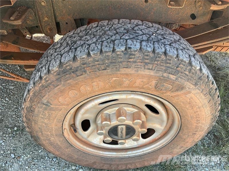 Ford F-250 XL 4x2 Extended Cab Pickup Inne