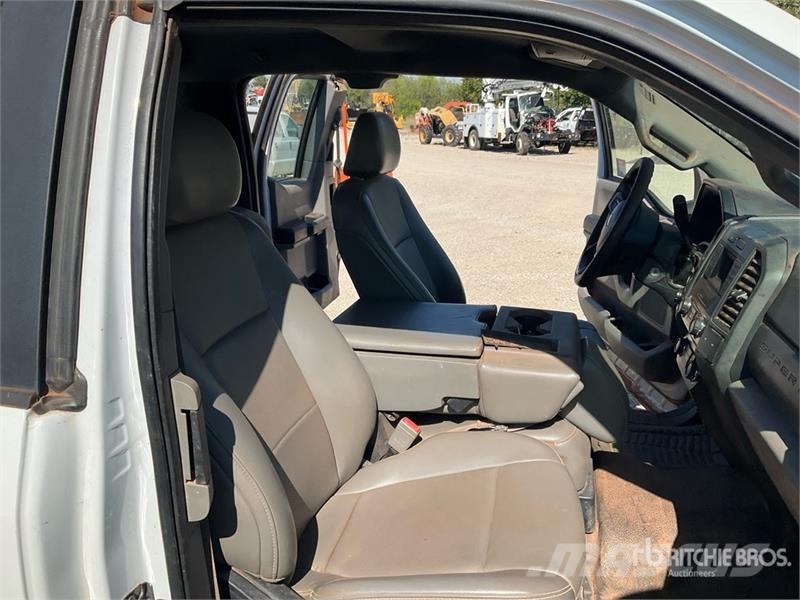 Ford F-250 XL 4x2 Extended Cab Pickup Inne