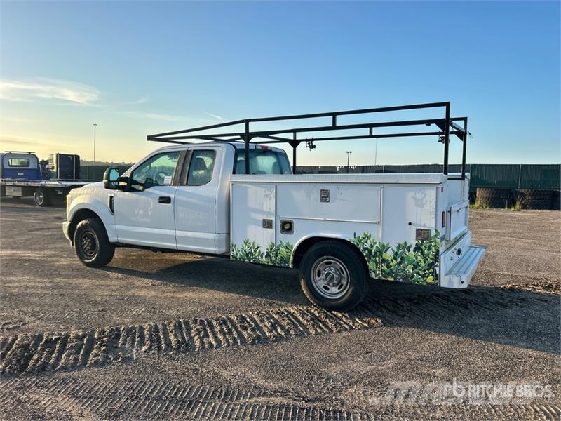 Ford F-250 XL 4x2 Extended Cab Utility Truck Pick up/Fiancata ribaltabile