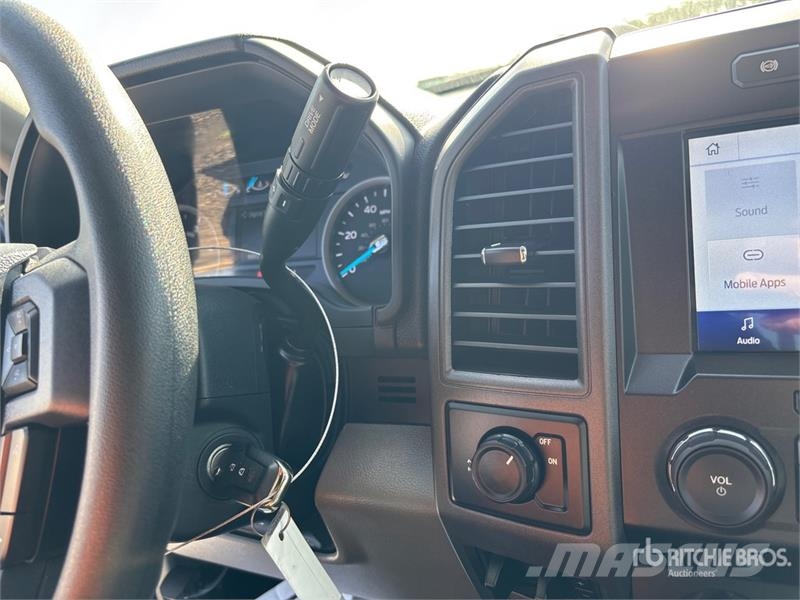 Ford F-250 XL 4x2 Extended Cab Pickup Andre varebiler
