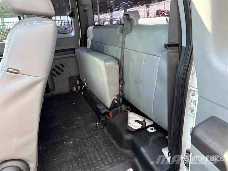 Ford F-250 XL 4x2 Extended Cab Utility Truck Utilitaire benne