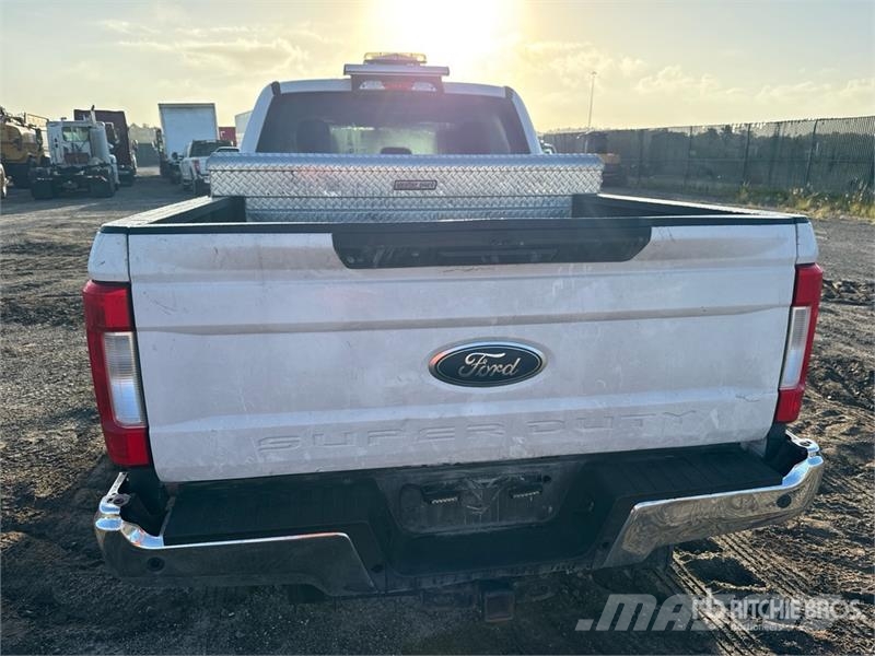 Ford F-250 XL 4x2 Extended Cab Pickup Прочие фургоны