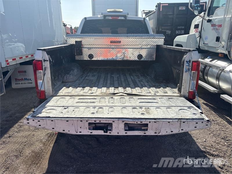 Ford F-250 XL 4x2 Extended Cab Pickup Iné