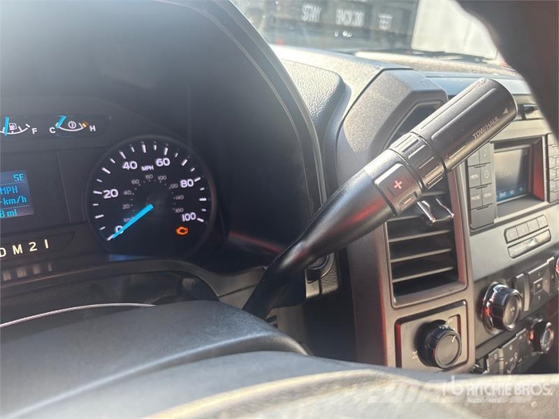Ford F-250 XL 4x2 Extended Cab Pickup Iné