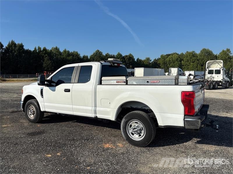 Ford F-250 XL 4x2 Extended Cab Pickup Muu