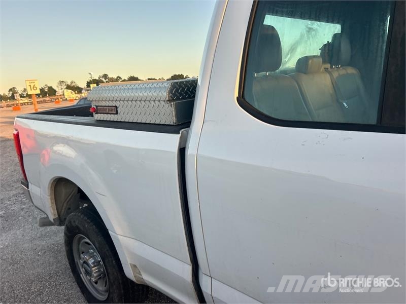 Ford F-250 XL 4x2 Extended Cab Pickup Furgoni altro