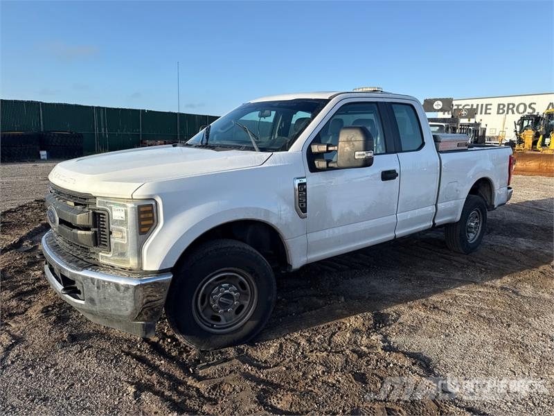 Ford F-250 XL 4x2 Extended Cab Pickup Прочие фургоны