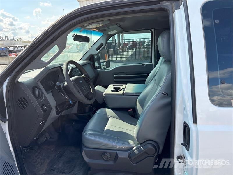Ford F-250 XL 4x2 Extended Cab Utility Truck Utilitaire benne