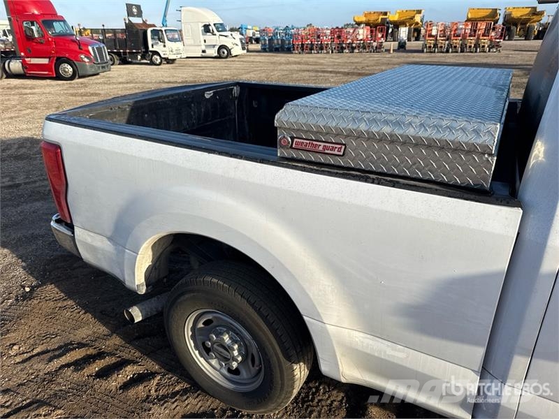 Ford F-250 XL 4x2 Extended Cab Pickup Прочие фургоны