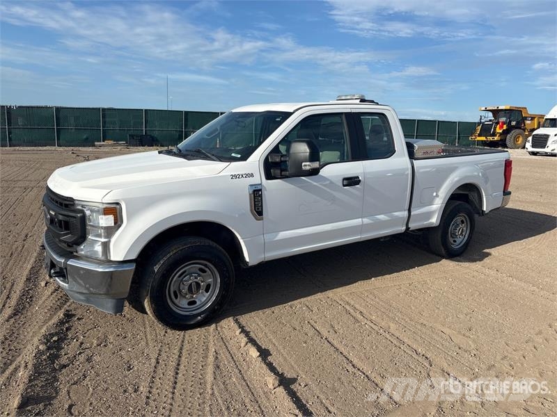 Ford F-250 XL 4x2 Extended Cab Pickup Otros