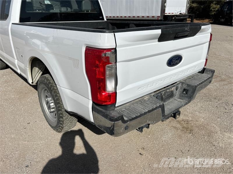 Ford F-250 XL 4x2 Extended Cab Pickup Muu
