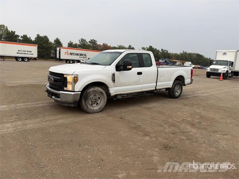 Ford F-250 XL 4x2 Extended Cab Pickup Egyéb
