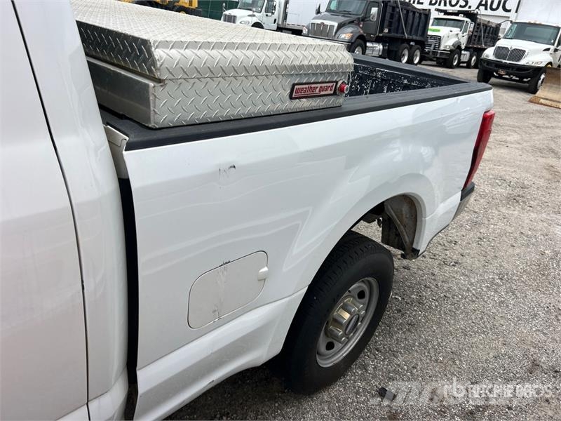 Ford F-250 XL 4x2 Extended Cab Pickup (Inoperable) その他