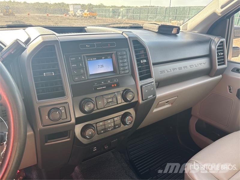Ford F-250 XL 4x2 Extended Cab Pickup Otros