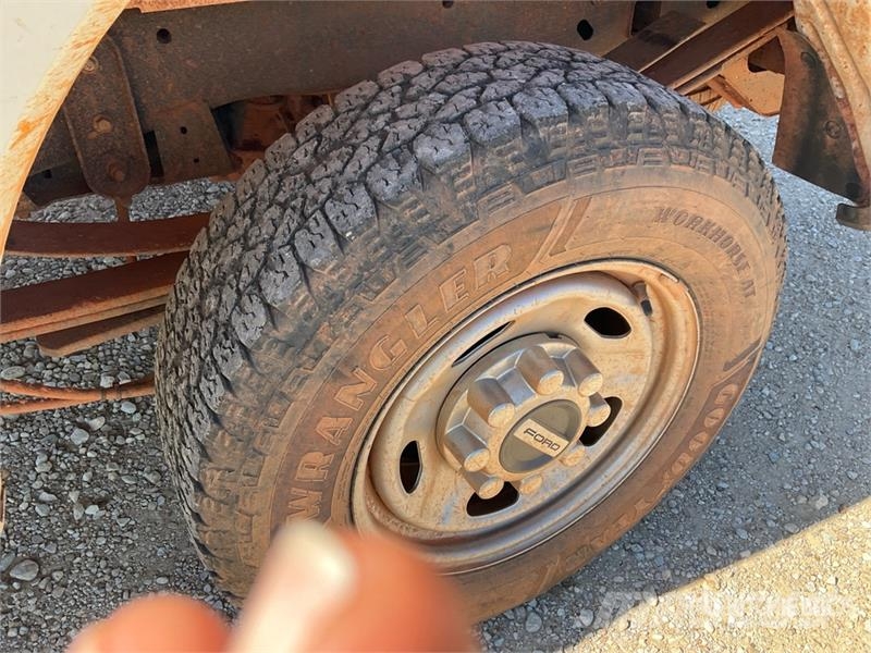 Ford F-250 XL 4x2 Extended Cab Pickup Inne
