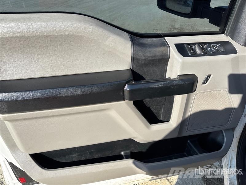 Ford F-250 XL 4x2 Extended Cab Pickup Muu