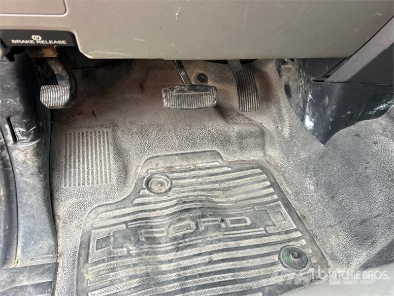 Ford F-250 XL 4x2 Extended Cab Pickup Ostalo