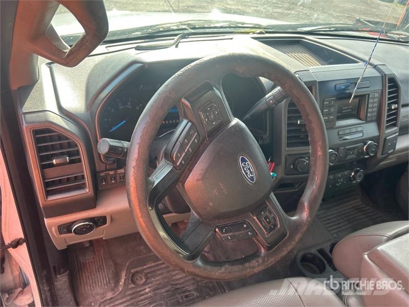 Ford F-250 XL 4x2 Extended Cab Pickup Outro