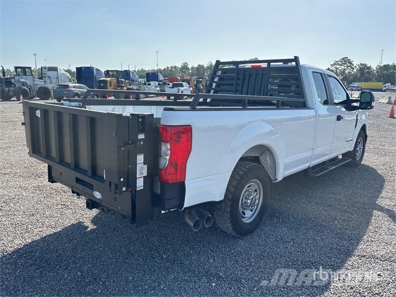Ford F-250 XL 4x2 Extended Cab Pickup Andre varebiler