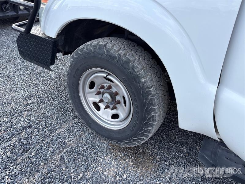 Ford F-250 XL 4x2 Extended Cab Utility Truck Utilitaire benne