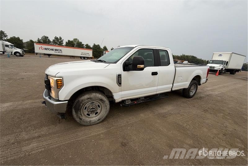 Ford F-250 XL 4x2 Extended Cab Pickup Egyéb