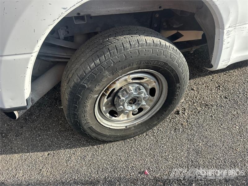 Ford F-250 XL 4x2 Extended Cab Pickup Outro