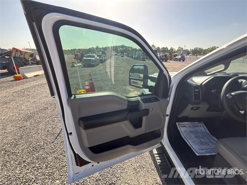 Ford F-250 XL 4x2 Extended Cab Pickup Andre varebiler