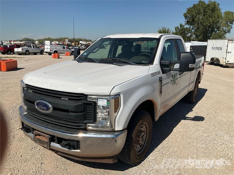 Ford F-250 XL 4x2 Extended Cab Pickup Inne