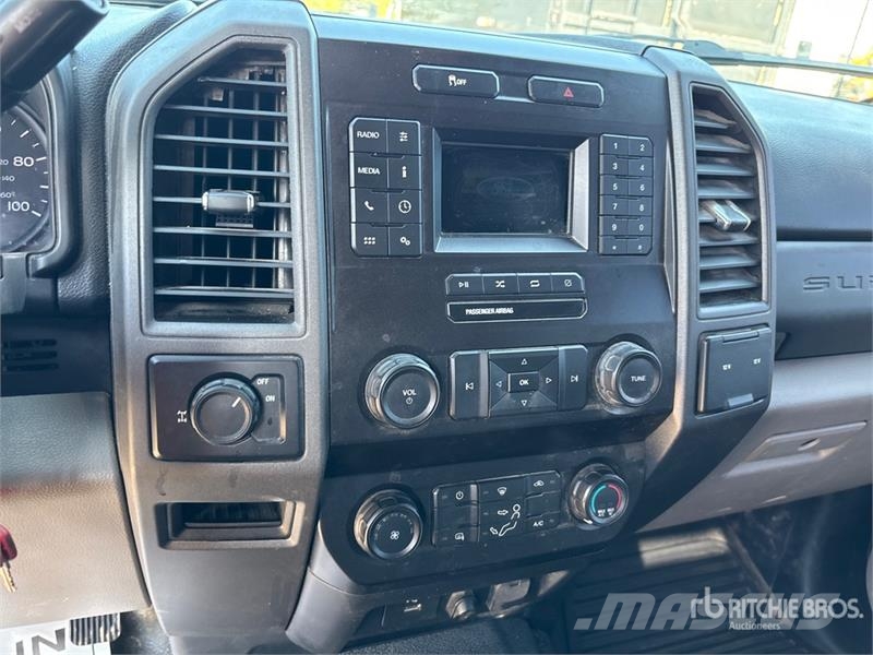Ford F-250 XL 4x2 Extended Cab Pickup أخرى
