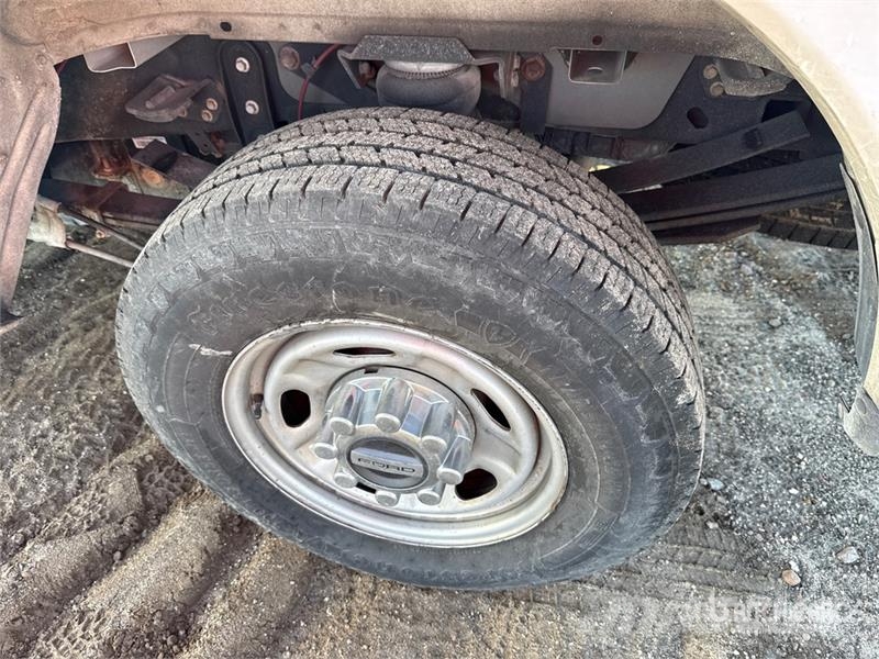 Ford F-250 XL 4x2 Extended Cab Pickup Прочие фургоны
