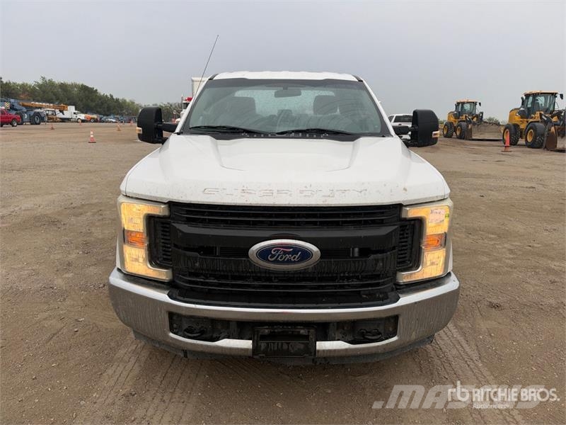 Ford F-250 XL 4x2 Extended Cab Pickup Egyéb