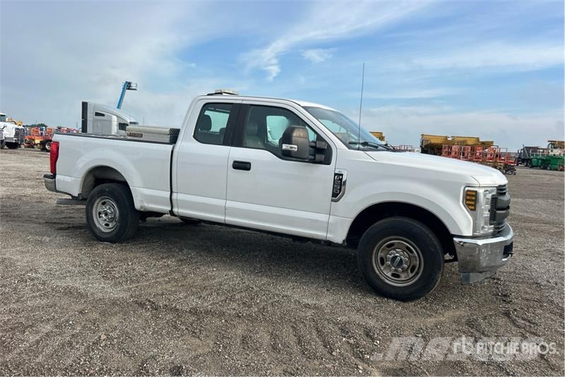 Ford F-250 XL 4x2 Extended Cab Pickup Furgoni altro