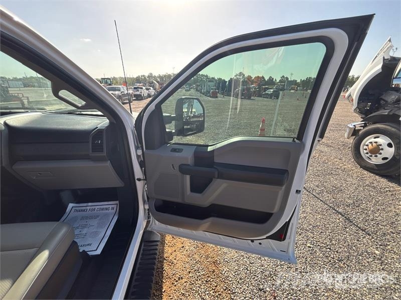 Ford F-250 XL 4x2 Extended Cab Pickup Andre varebiler