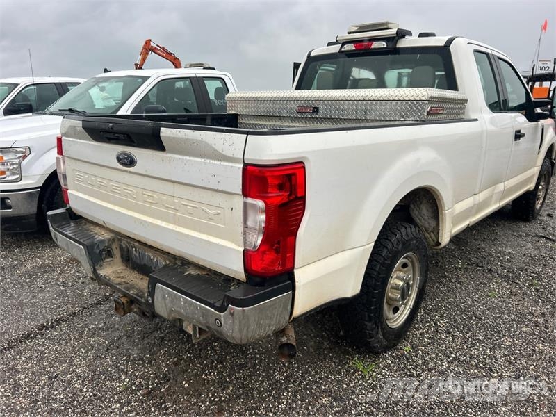 Ford F-250 XL 4x2 Extended Cab Pickup 其他