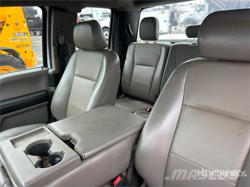Ford F-250 XL 4x2 Extended Cab Pickup 其他