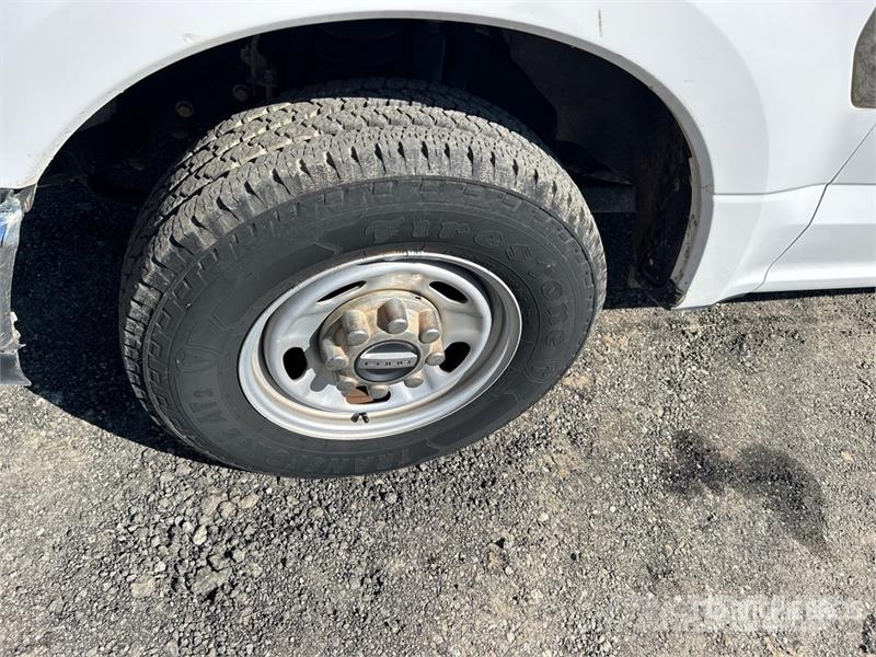 Ford F-250 XL 4x2 Extended Cab Pickup Ostalo