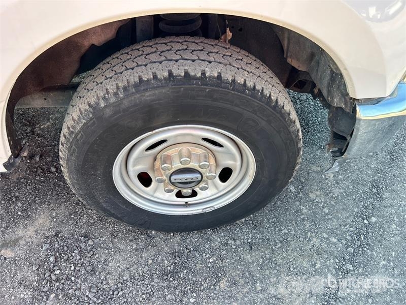 Ford F-250 XL 4x2 Extended Cab Pickup Ostalo