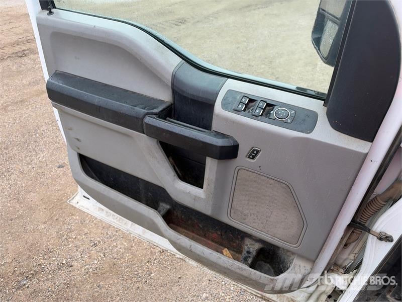 Ford F-250 XL 4x2 Extended Cab Pickup Egyéb