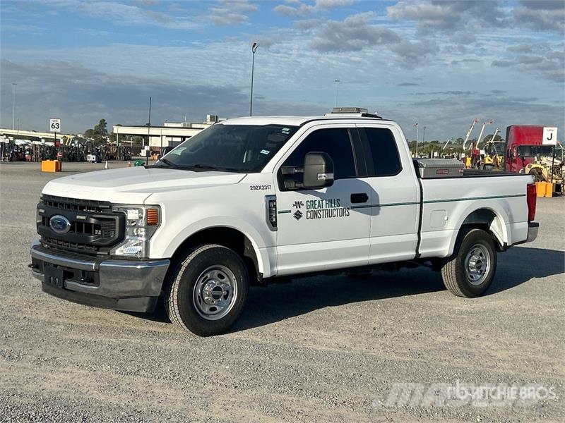 Ford F-250 XL 4x2 Extended Cab Pickup Andre varebiler