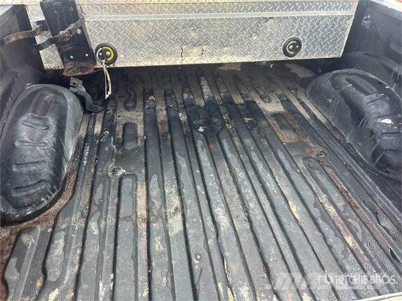Ford F-250 XL 4x2 Extended Cab Pickup Outro