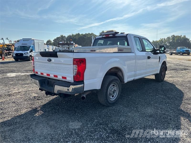 Ford F-250 XL 4x2 Extended Cab Pickup أخرى