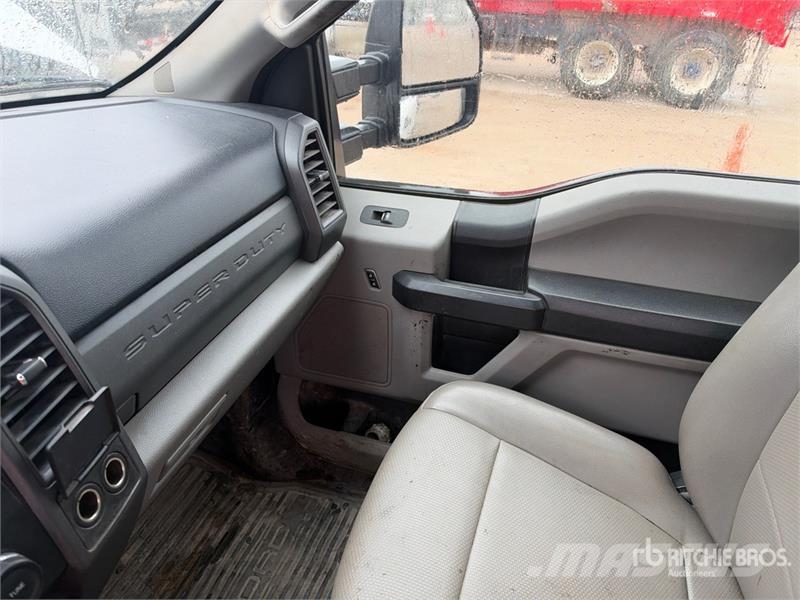 Ford F-250 XL 4x2 Extended Cab Pickup Egyéb