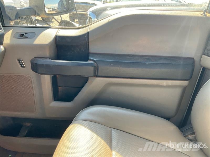 Ford F-250 XL 4x2 Extended Cab Pickup Inne