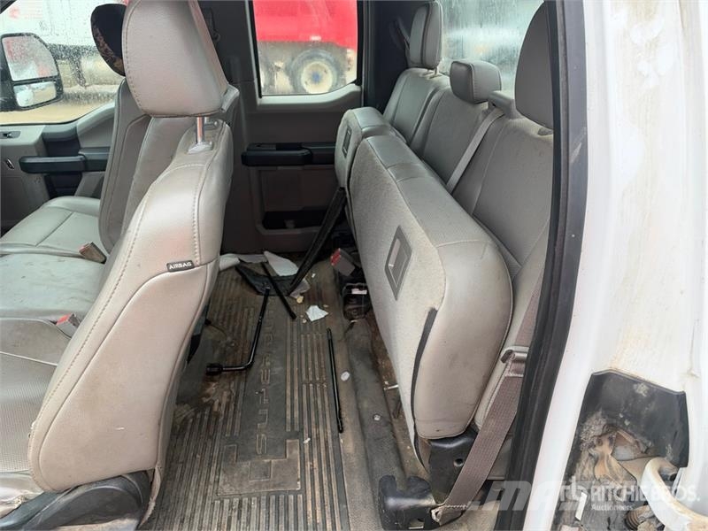Ford F-250 XL 4x2 Extended Cab Pickup Egyéb