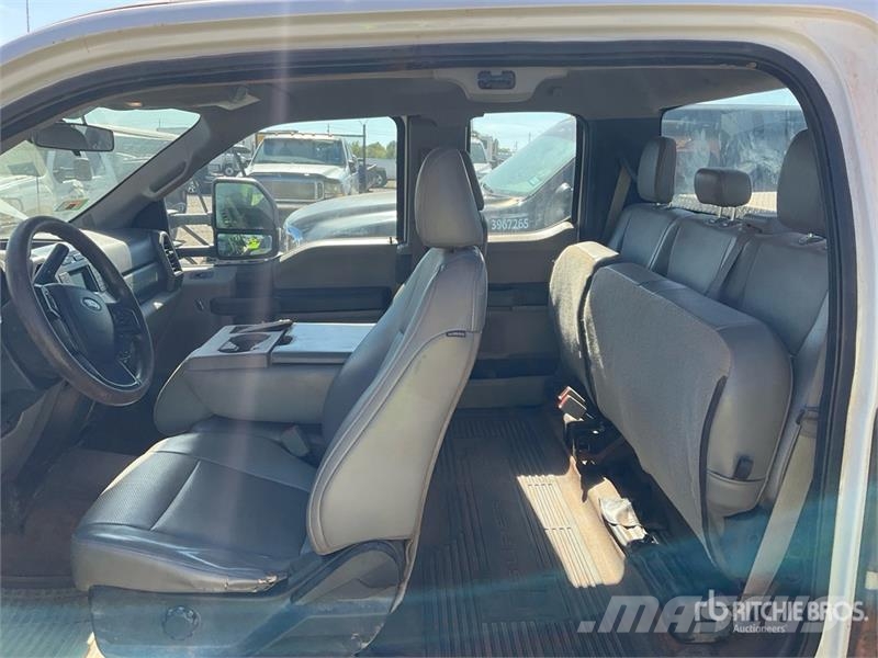 Ford F-250 XL 4x2 Extended Cab Pickup Inne